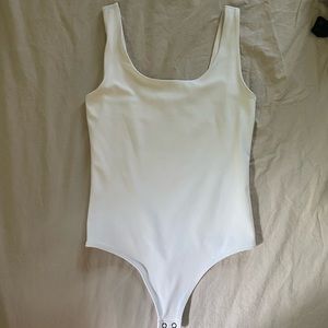 ✨EXPRESS WOMENS SCOOP NECK BODYSUIT✨